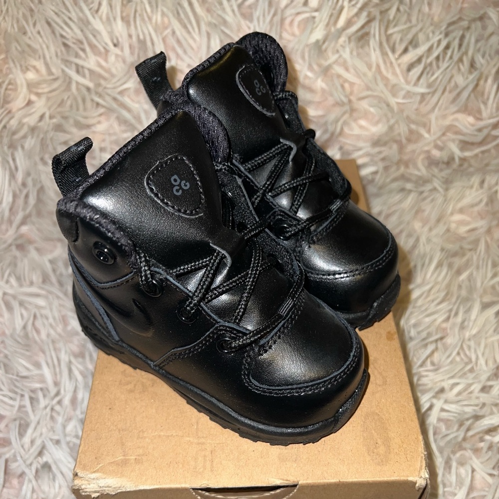 Unisex black size 4c ACG BOOTS BRAND NEW